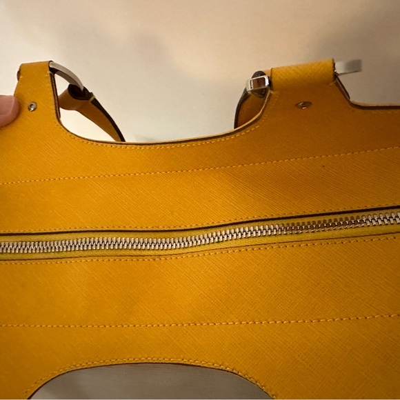 Salvatore Ferragamo summer satchel in great pre-owned condition - Picture 10 of 16